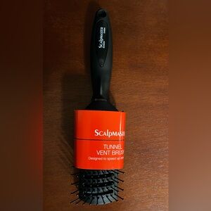 Black Tunnel Vent Brush